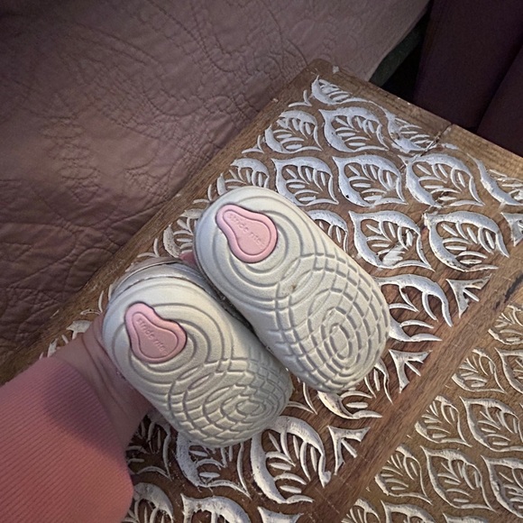 Striderite 3 girl sneaker (carters bonus pair) - Picture 3 of 7